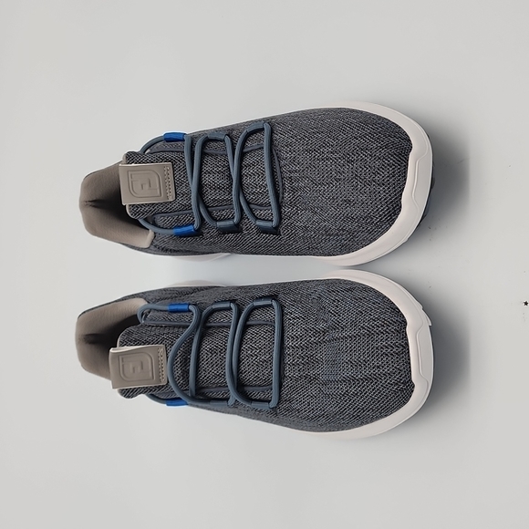 Shoes - Picture 2 of 7